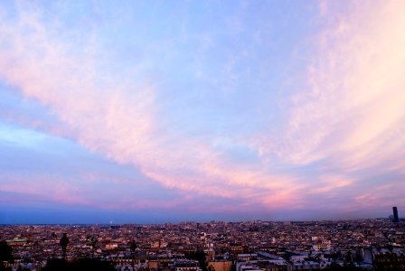 Vue sur les toits de Paris depuis la butte du Sacré Coeur de Montmartre