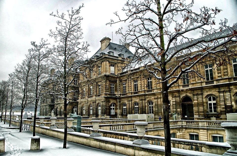 Monument dans Paris en hiver