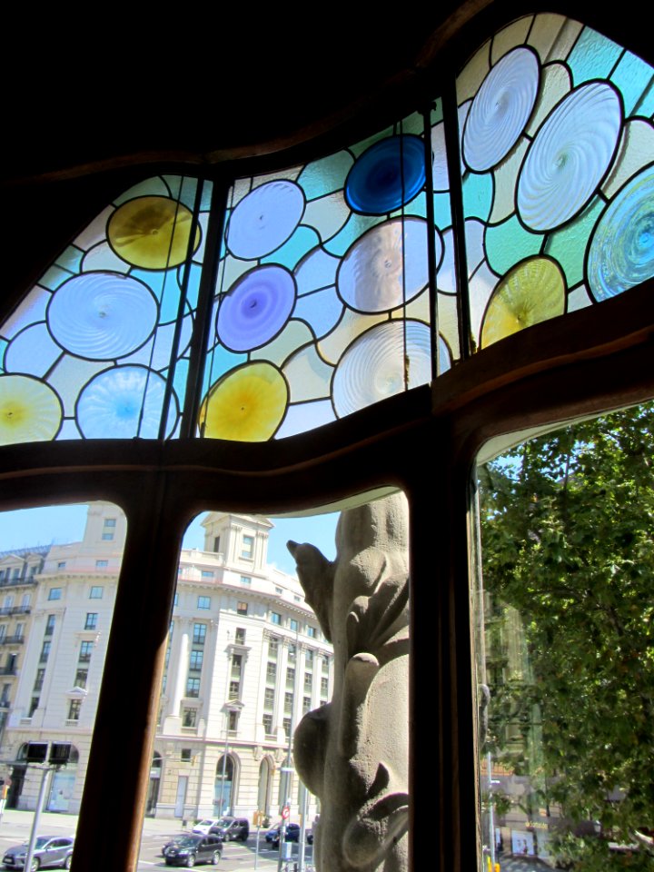 Finestral lateral del pis principal de la Casa Batlló - Passeig de Gràcia, 43 - Barcelona