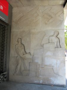 Relleu de l'entrada de servei - Passeig de Gràcia, 51 - Barcelona