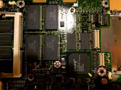 Powerbook 2400 take apart. It has a green light when I power it on. After putting it back together the issue persists.