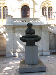 Povijest Hrvata (Ivan Meštrović, 1932) - Pravni fakultet Sveučilišta u Zagrebu - Trg maršala Tita 14 - Donji Grad