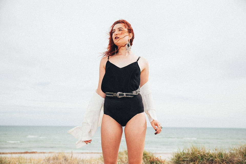 Red head belt fashion