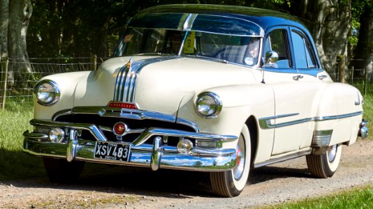 1952 Pontiac Chieftain sedan