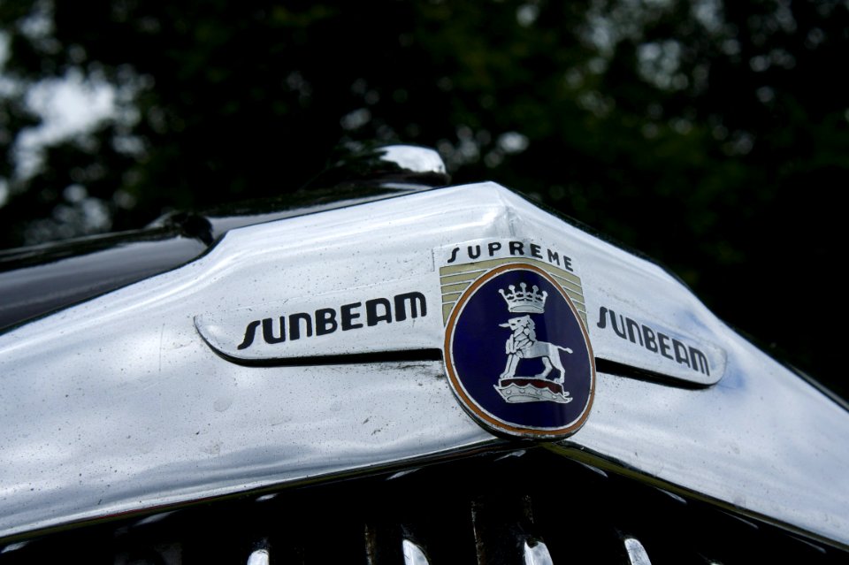 Sunbeam-Talbot 90 grille badge