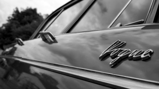Singer Vogue badge