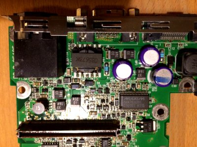 Powerbook 2400 take apart. It has a green light when I power it on. After putting it back together the issue persists.