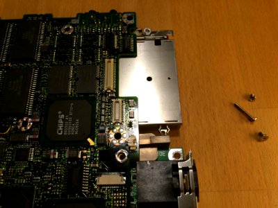 Powerbook 2400 take apart. It has a green light when I power it on. After putting it back together the issue persists.