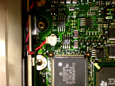 Powerbook 2400 take apart. It has a green light when I power it on. After putting it back together the issue persists.