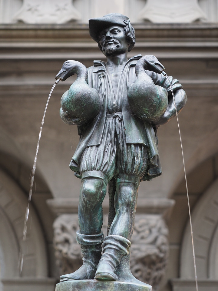 Bronze manneken bronze statue
