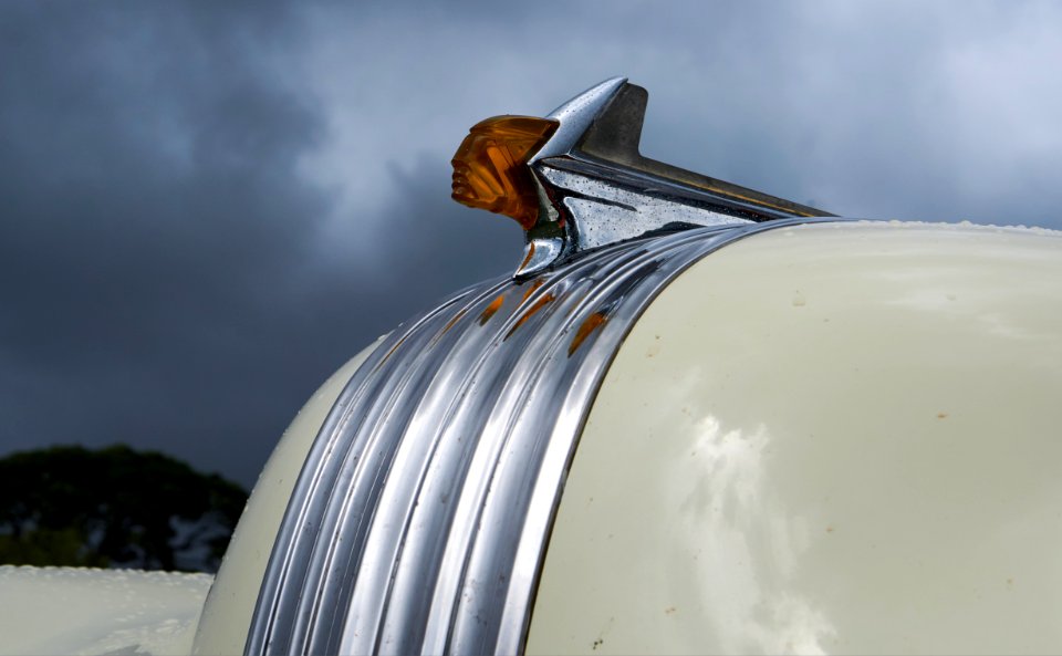 1952 Pontiac Chieftain sedan, hood ornament