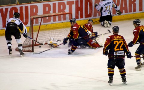 Cup Final - Guildford Flames Vs Milton Keynes Lightning photo