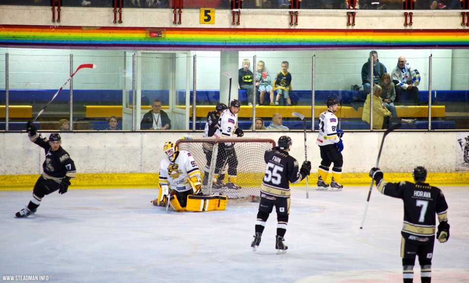 Ice Hockey - Bracknell Bees Vs Milton Keynes Lightning