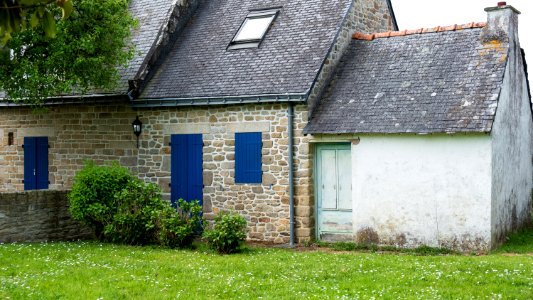 Maison aux volets bleu photo