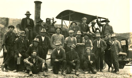 Public Works Department Road gang - Main South Road, Saddle Hill, 1928