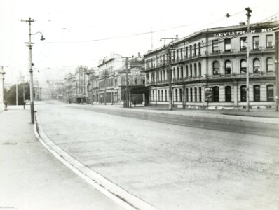 Lower High Street, showing Leviathan Hotel c1920 photo
