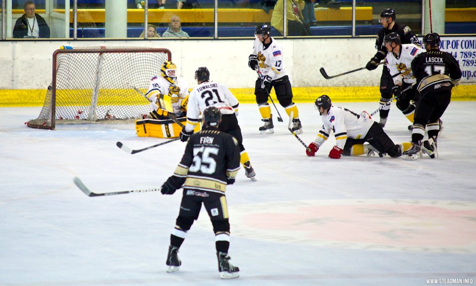 Ice Hockey - Bracknell Bees Vs Milton Keynes Lightning