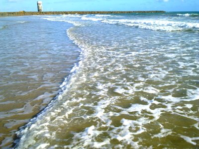De manhã cedo na Praia da Leste Oeste em Fortaleza Ceará Brasil
