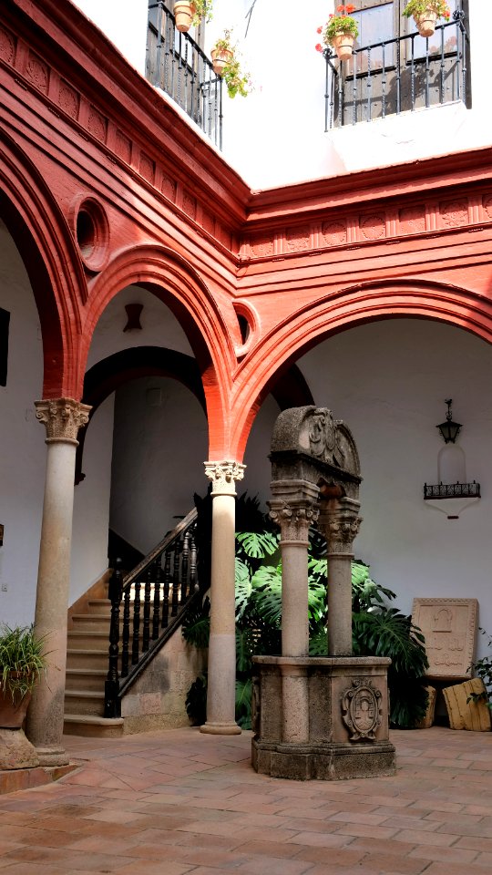 Palais de Mondragon