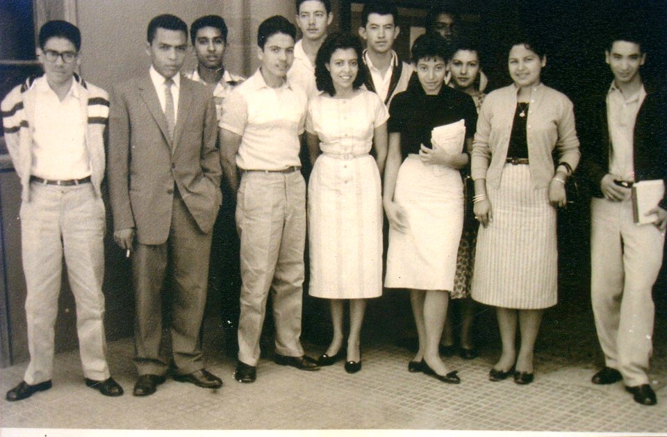 Delante: Mario Sandoval, Silverio Flores, Carlos Ordóñez, Hilda Lovo, Gloria Pagoada, Alma Reina Cruz, Eloy Guzmán. Detrás: Alfonso Romero, Raúl Dubón, Jonatán Espinoza, Daisy Pineda, Lino Álvarez Sambulá