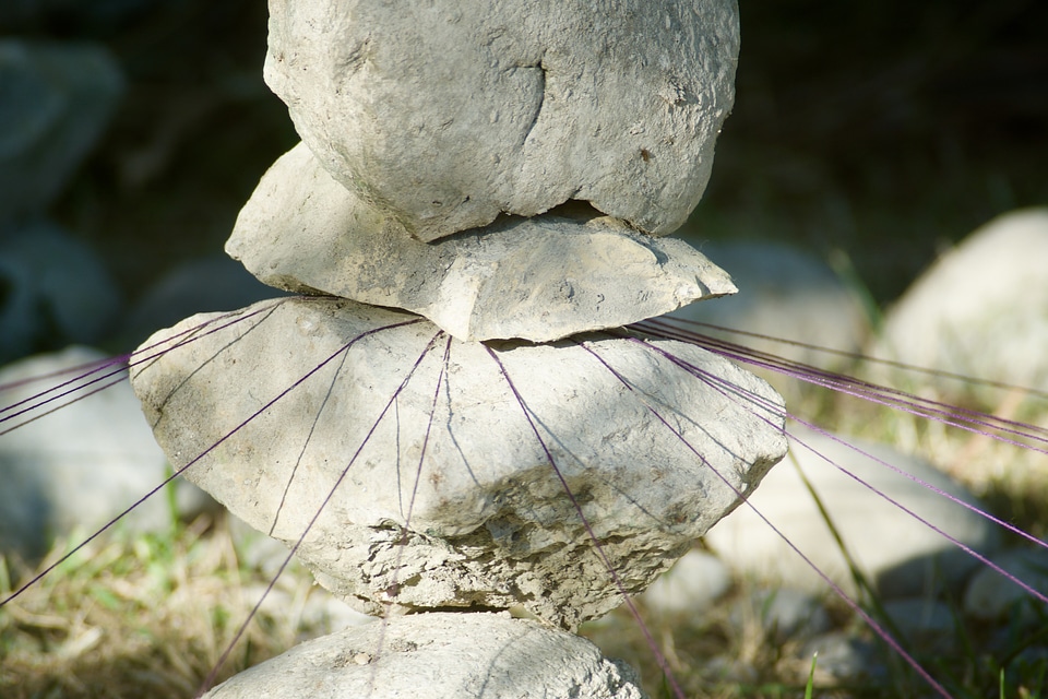 Threads violet stretched