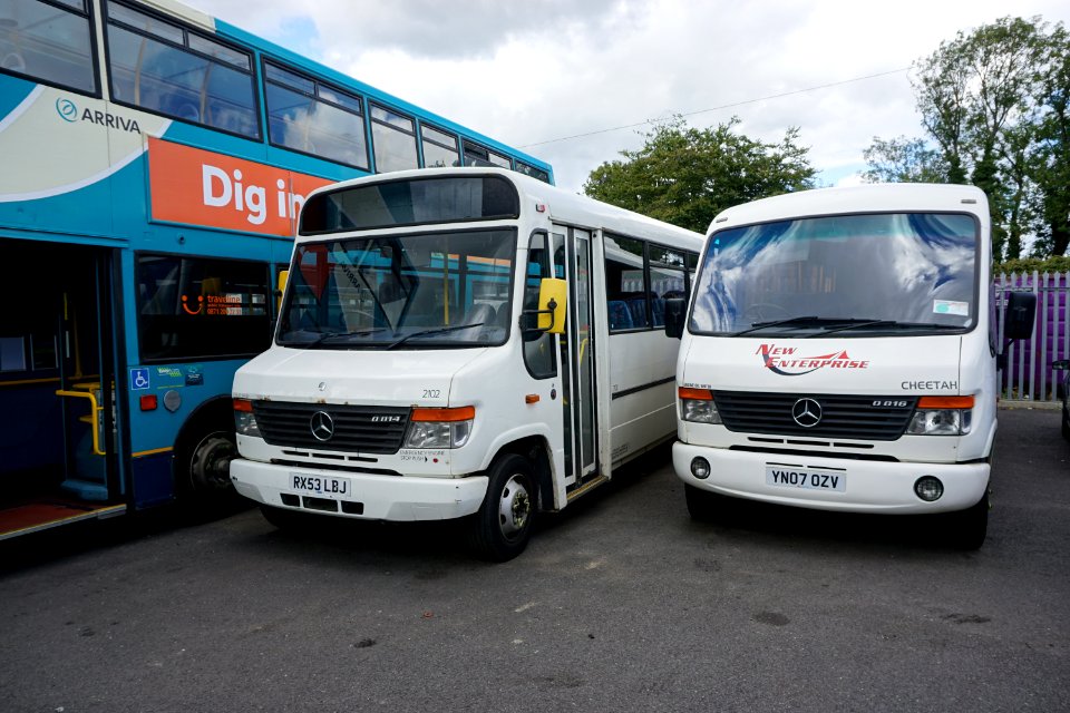 YN07OZV Plaxton New Enterprise Coaches Tonbridge