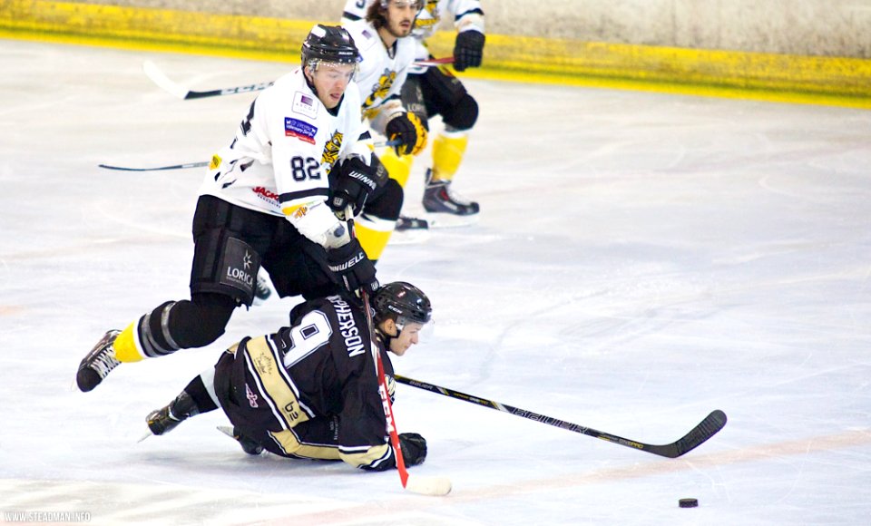 Ice Hockey - Bracknell Bees Vs Milton Keynes Lightning