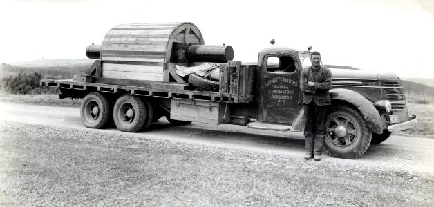 Burnetts Motors Cartage Contractors Truck