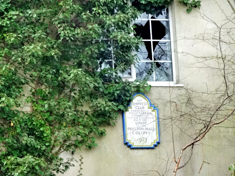 POOLE POTTERY PLAQUE ON THE FORMER SHOP OF PRESTON HALL TB HOSPITAL