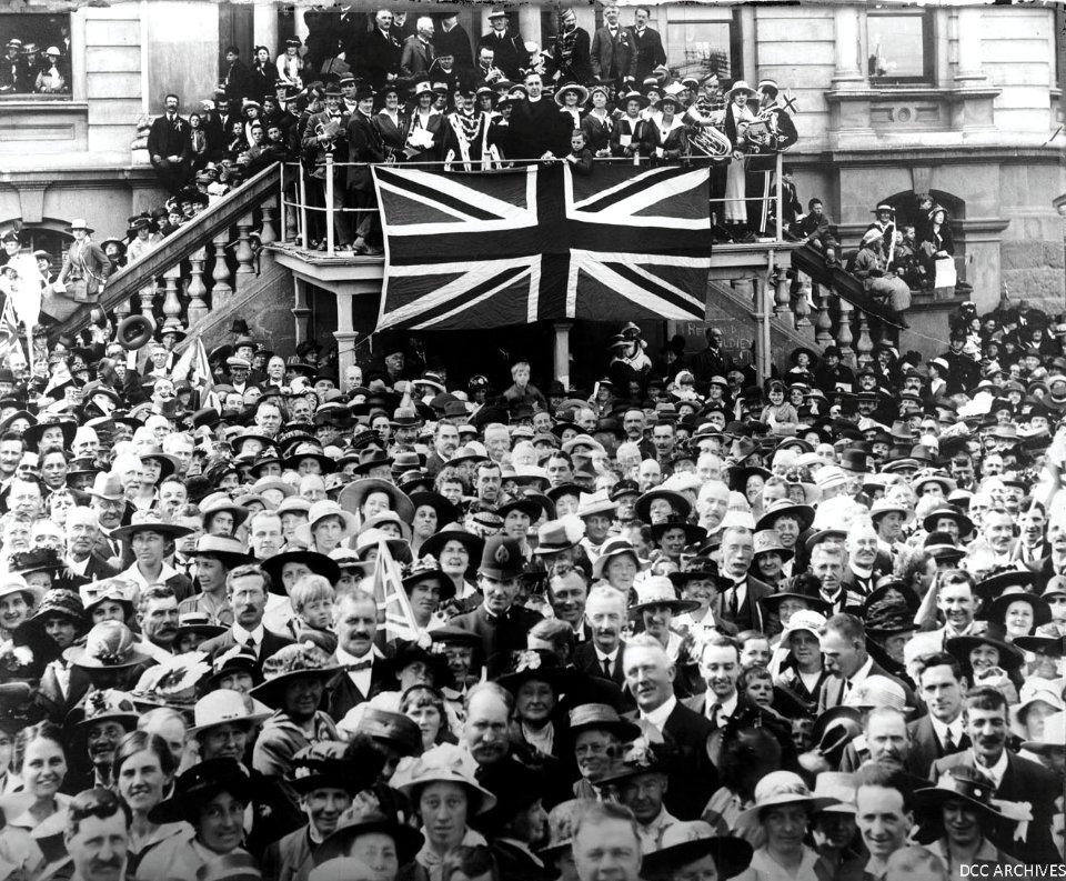 Armistice Day Celebrations at Municipal Chambers, 1918