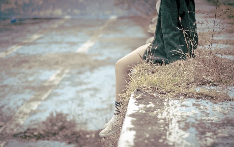 Legs sweater perched