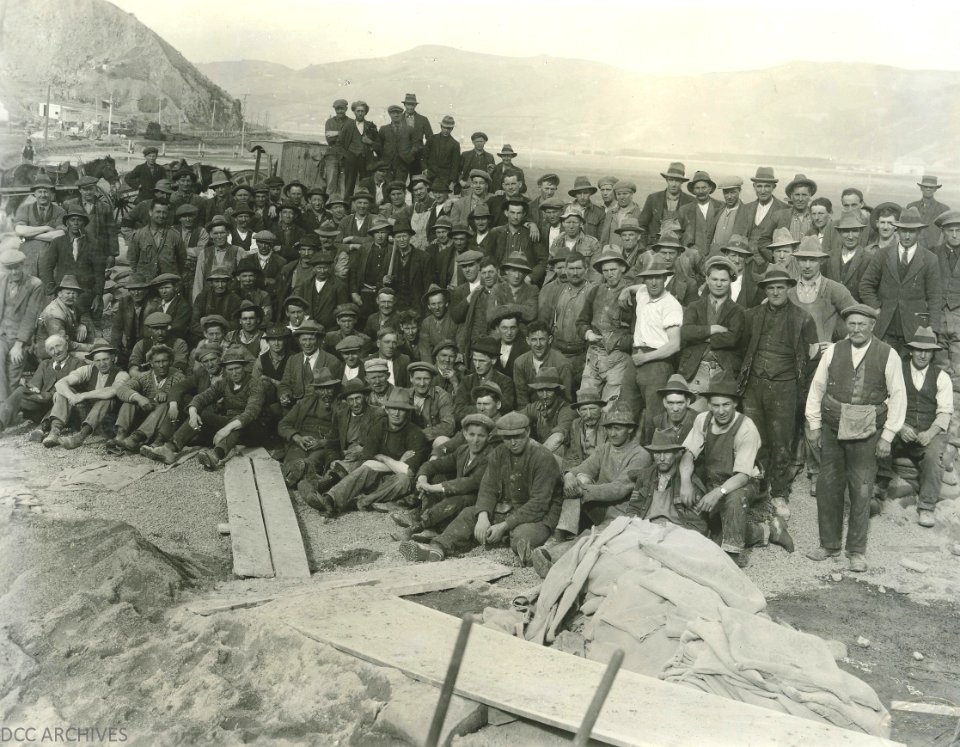 Highway bridge workers, Anzac Avenue, c1924
