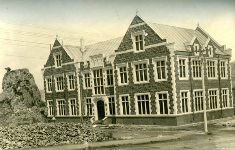 University of Otago building showing bluestone used, 1923
