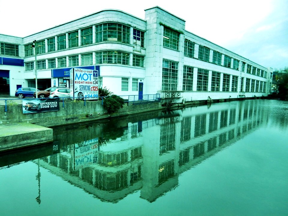 ART DECO MAIDSTONE ROOTS CAR BUILDING