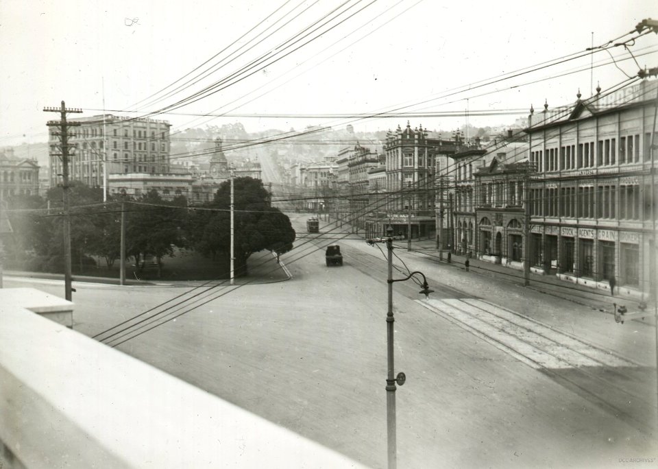 High Street and Cumberland Street intersection, showing Queens Gardens c1920s