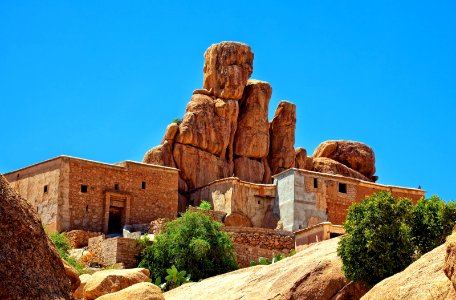 traditional-berber-house-in-tafrout-morocco-1600x1053 photo