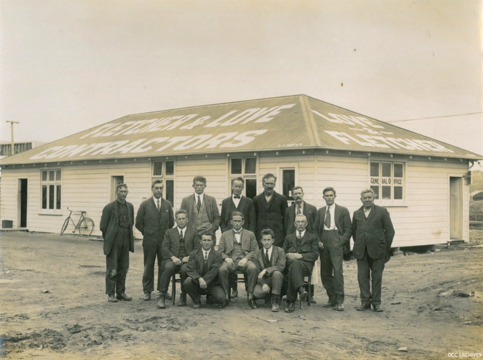 Foreman and workers on the New Zealand South Seas Exhibition buildings 1924
