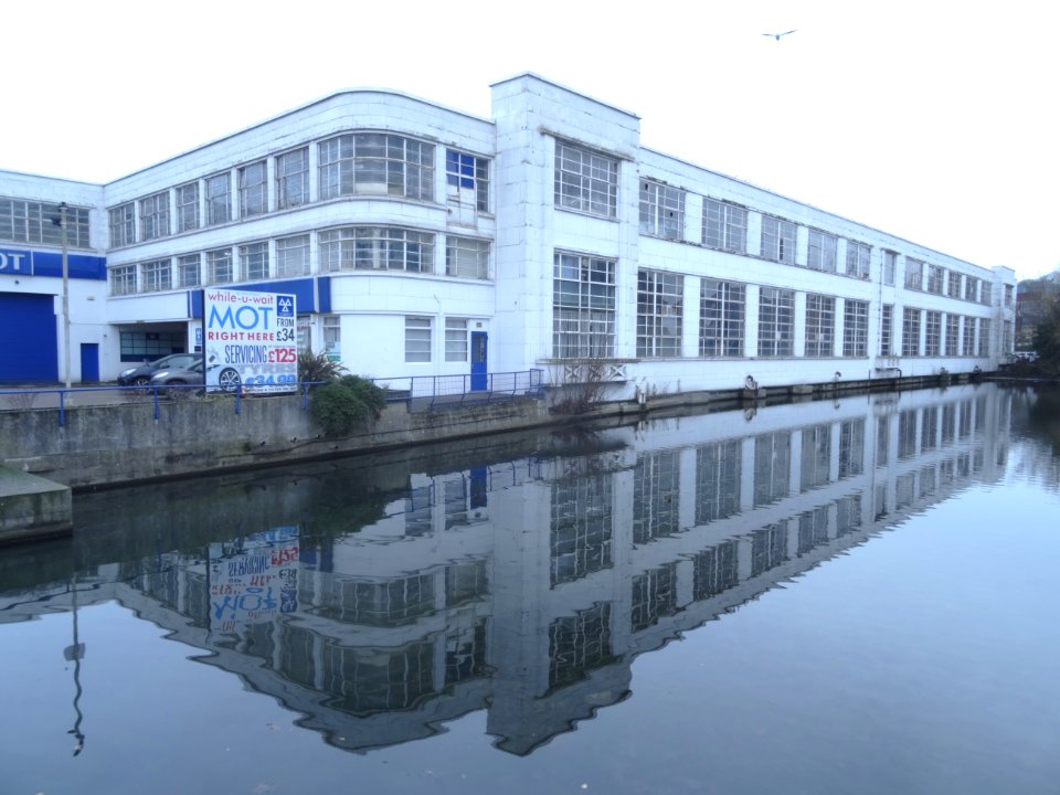 ART DECO REFLECTION