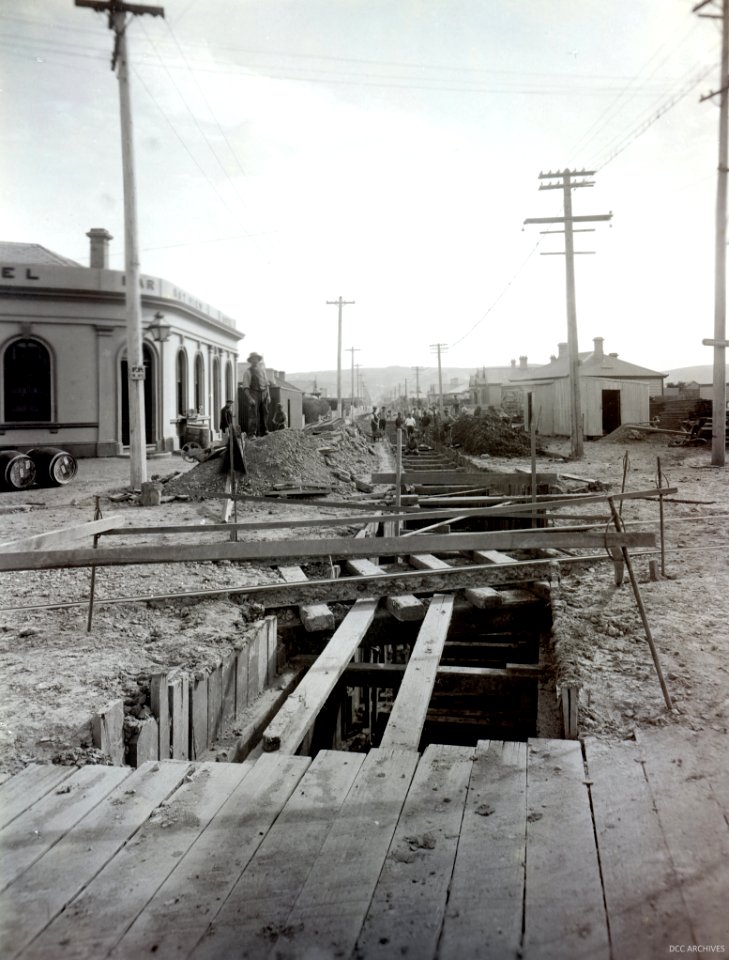 Construction of the 36 inch foul sewer along Bay View Road looking from Andersons Bay Road, c1912