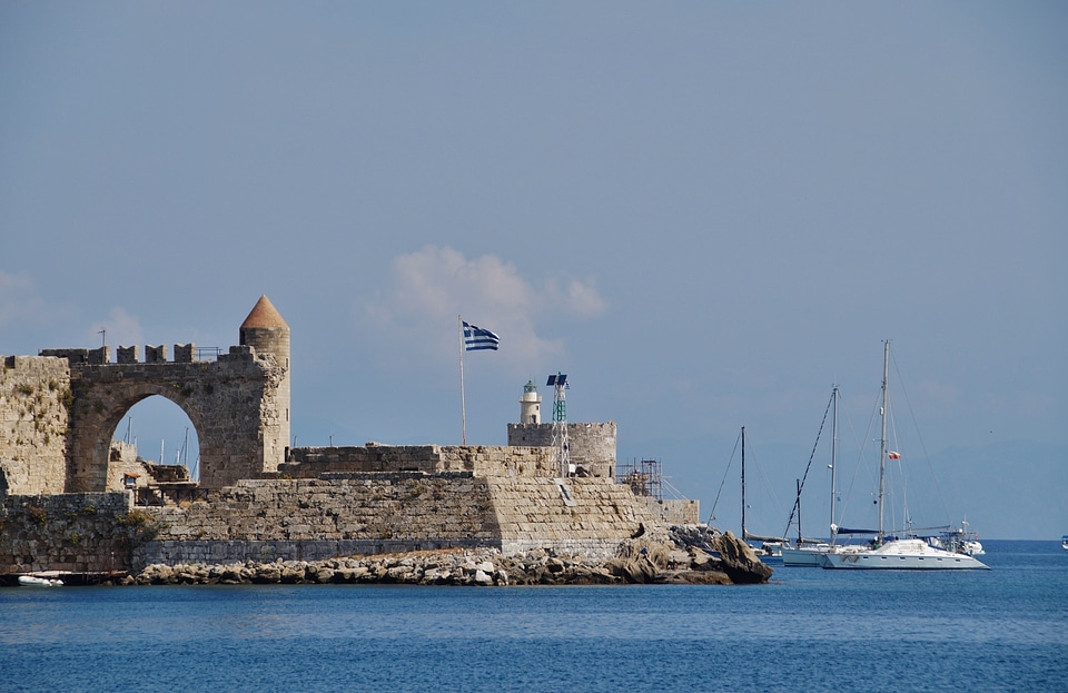 Port the walls of the sea