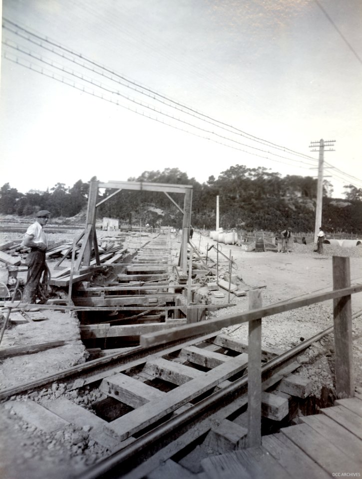 Construction of the 36 inch foul sewer along Portobello Road, c1912