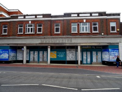 WOOLWORTHS STORE TONBRIDGE 2017. 99p Stores / Poundland moved over the road. So the outline of the old WOOLWORTHS sign is back. 😀