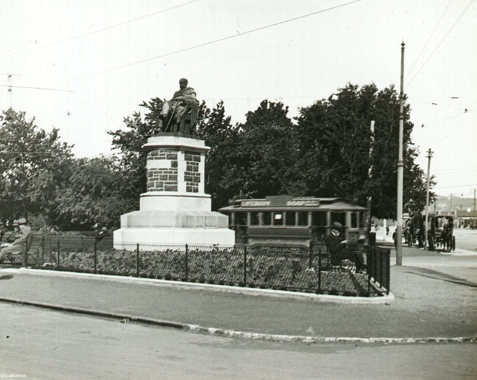 Rev Dr Stuart Memorial, near Queens Gardens c1920s