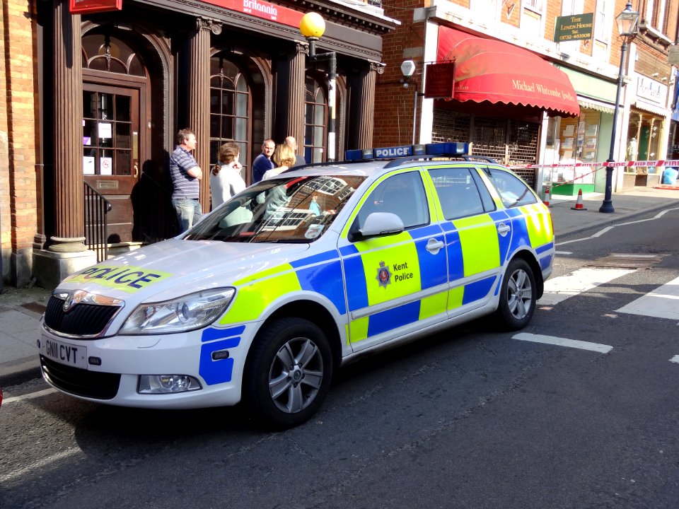 HIGH STREET SEVENOAKS KENT SCAFFOLDING HIT BY HGV