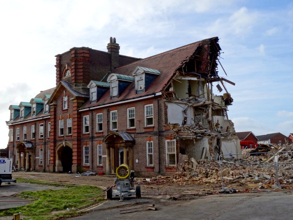 DEMOLITION OF MAIDSTONE HOSPITAL NURSES HOME. THE BUILDING DATES FROM 1920