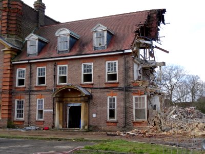 DEMOLITION OF MAIDSTONE HOSPITAL NURSES HOME. THE BUILDING DATES FROM 1920