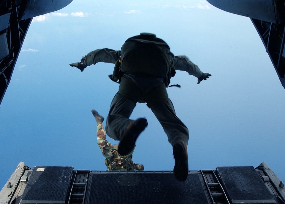 Halo falling parachuting