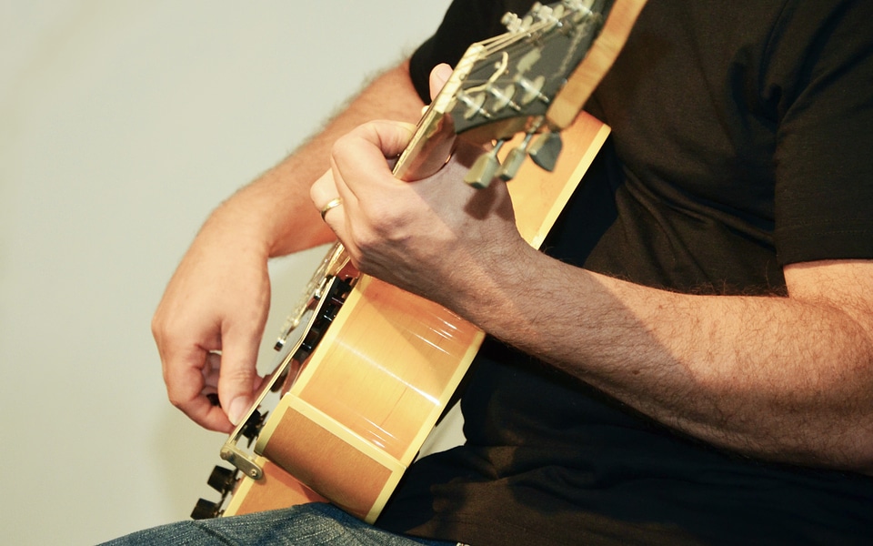 Instrument musical instrument hand