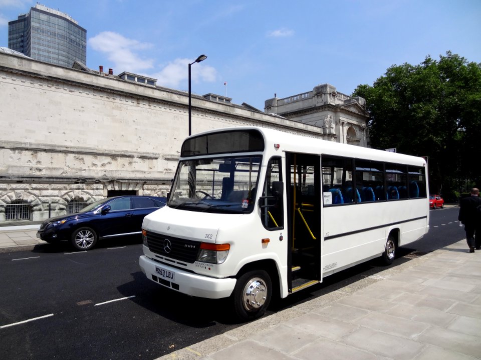 RX53LBJ 2102 New Enterprise Coaches at Tate Britain