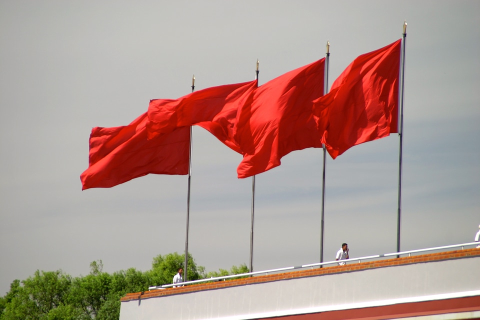 Flagpole flutter blow